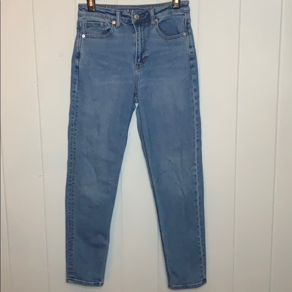 High waisted light wash American Eagle mom jeans